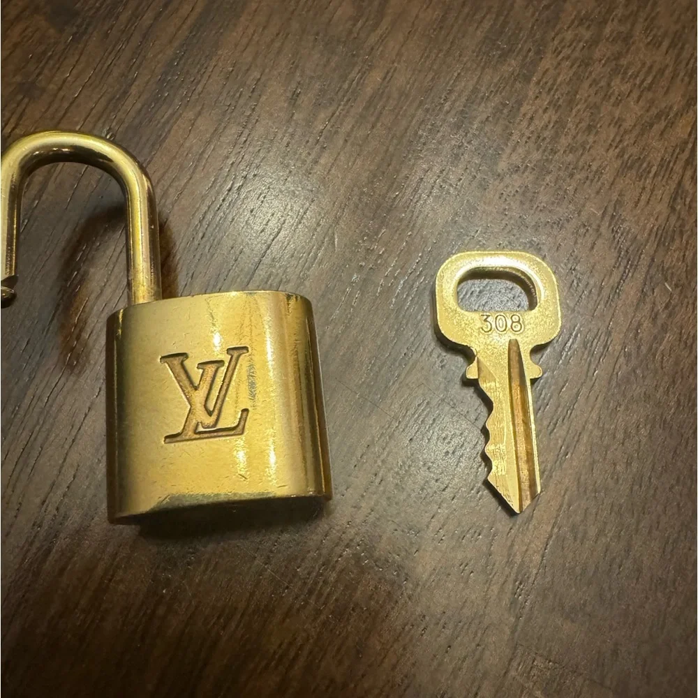 Authentic Louis Vuitton #308 Lock and Key - Picture 4 of 6